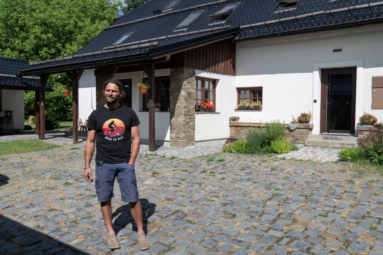Radim_Kovar_Trojhouse_Trojanovice_stresni_krytina_SATJAM_Roof_material_ocel_povrch_Purmat_1_foto_zdroj_SATJAM.jpg
